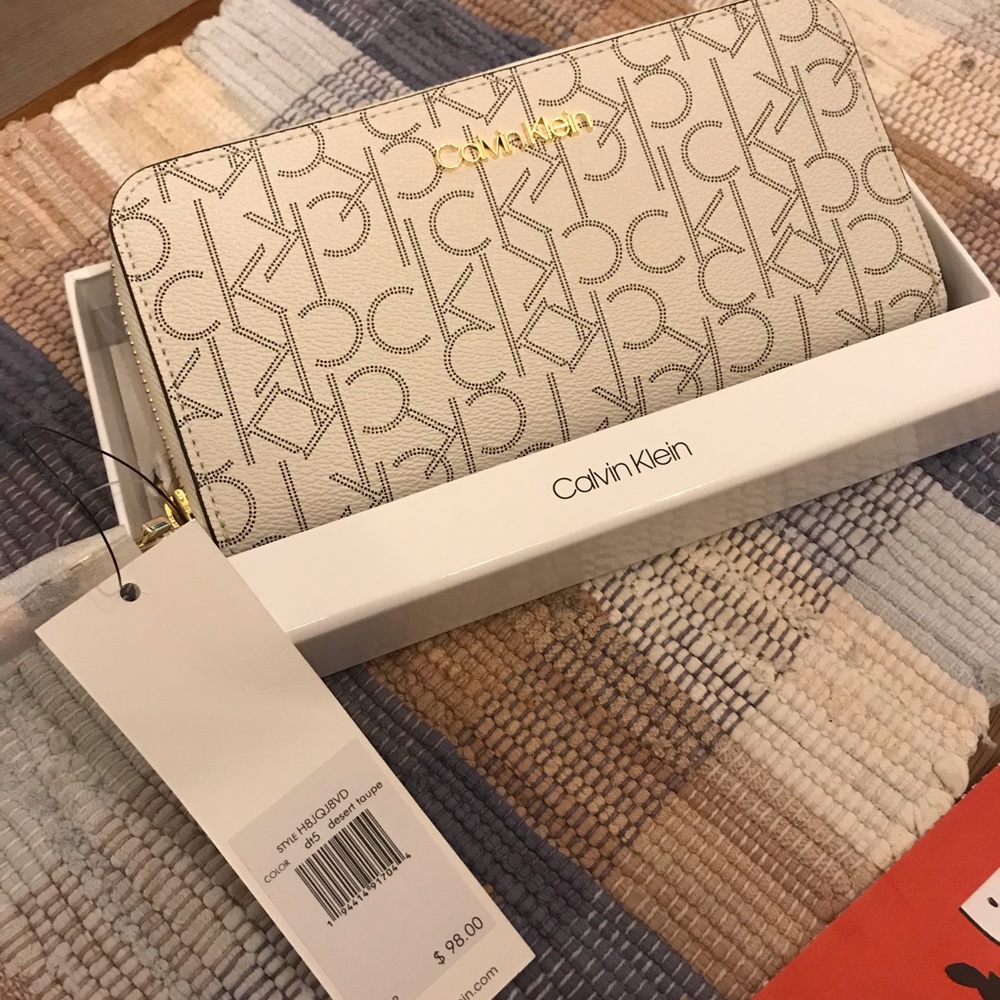 NWT Calvin Klein clutch purse